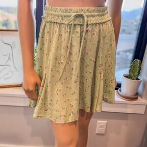 NWT - Anna Floral Flowy Tie Waist Flippy Mini Skirt by Francesca's-Women’s Small